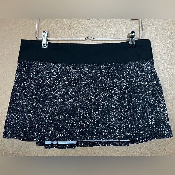 Lululemon Circuit Breaker Skirt (Regular)
Splatter White Black / Black Size 10 - Picture 8 of 16